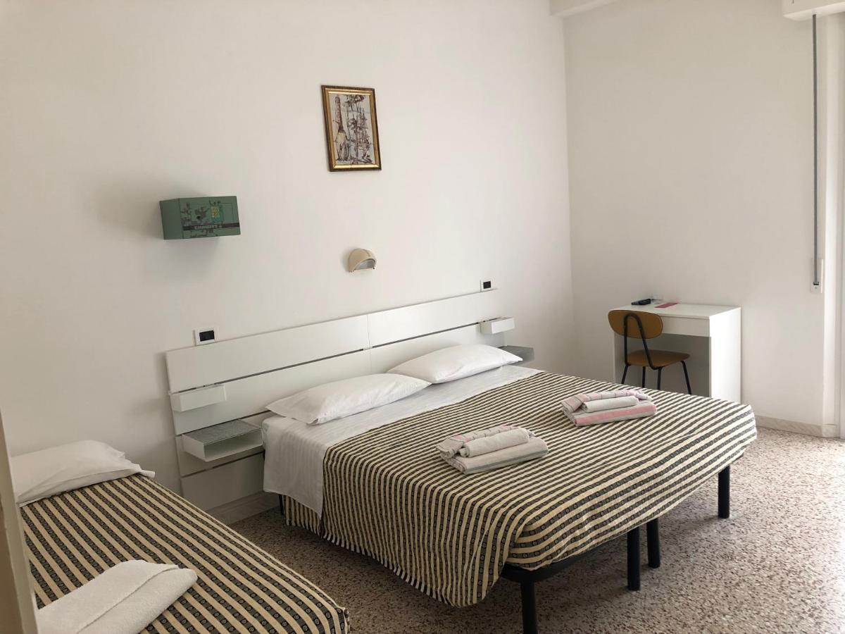 Hotel Argo Rimini Buitenkant foto