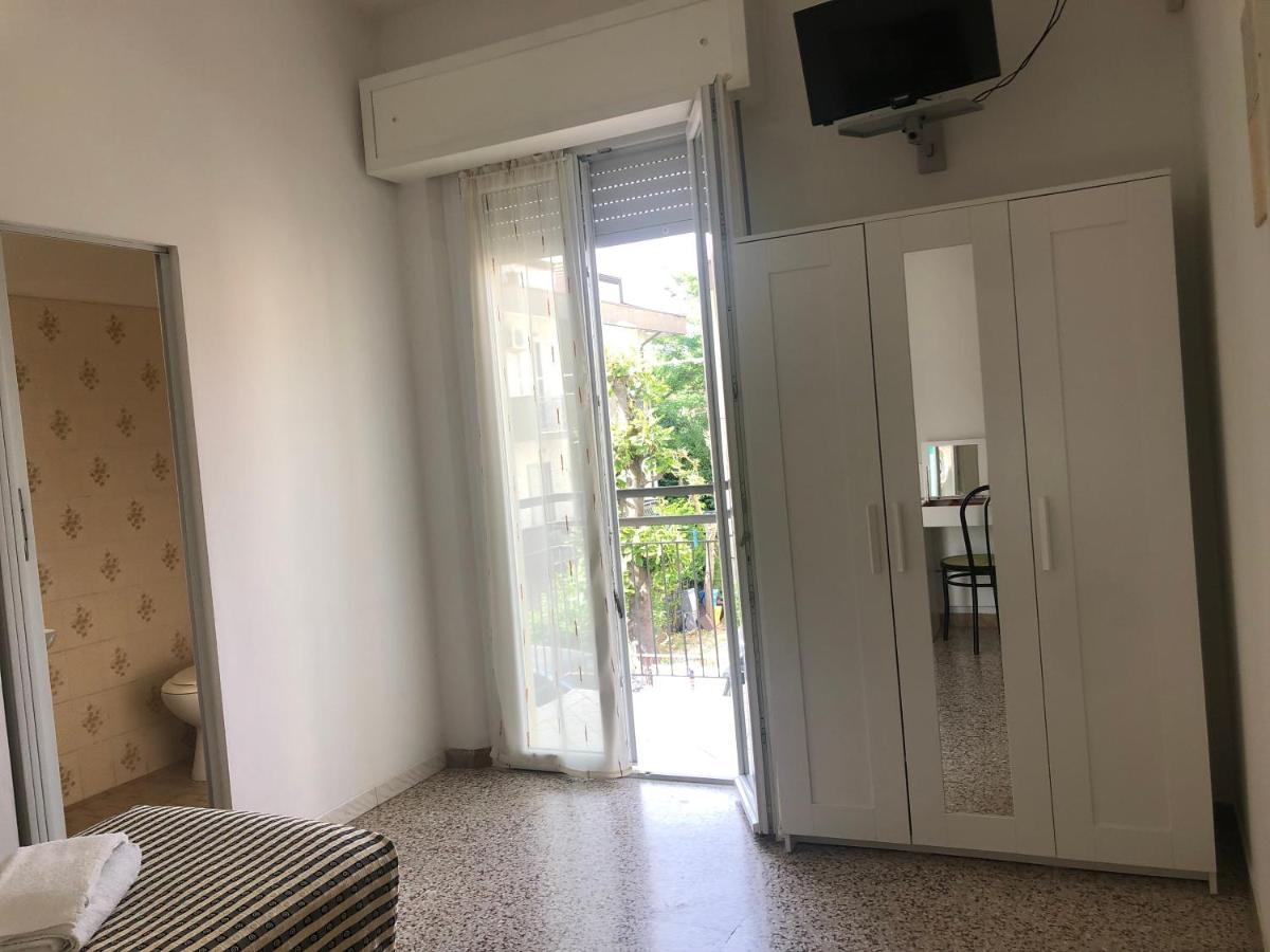 Hotel Argo Rimini Buitenkant foto