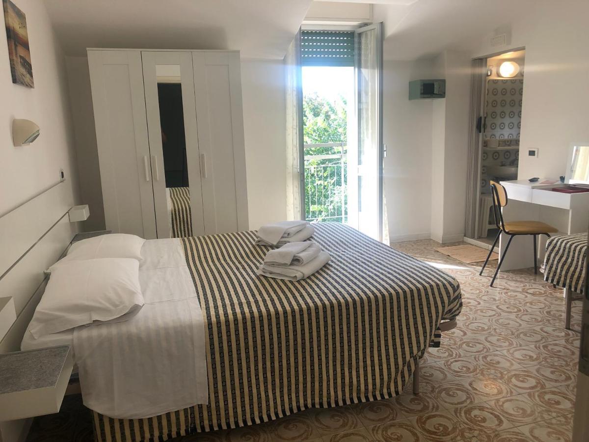 Hotel Argo Rimini Buitenkant foto