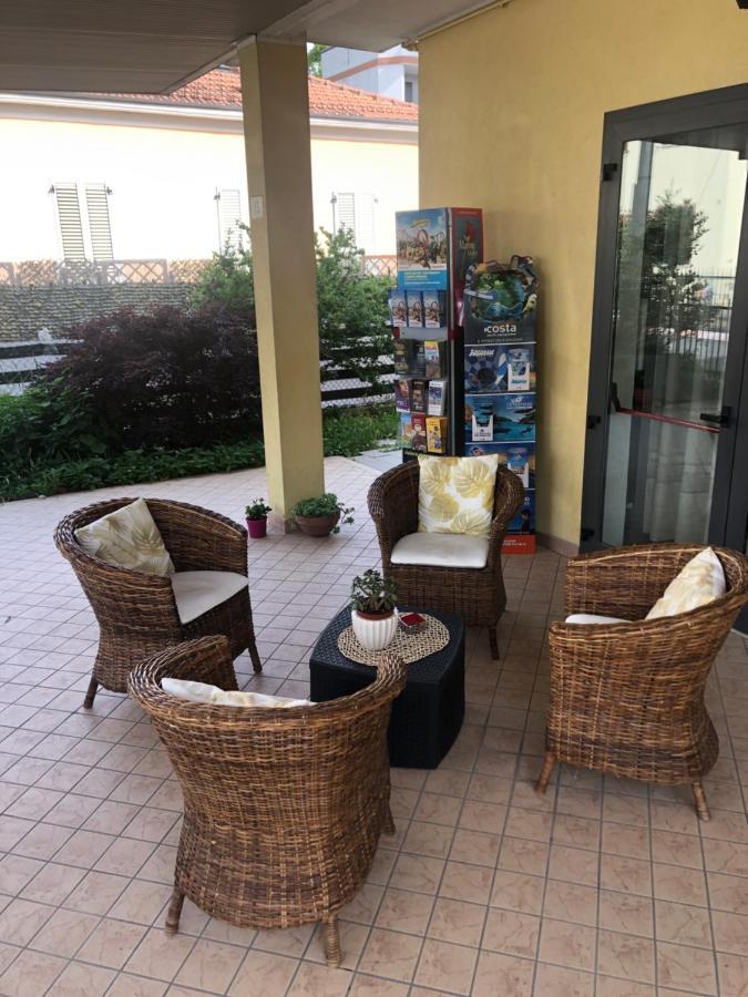Hotel Argo Rimini Buitenkant foto