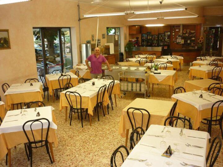 Hotel Argo Rimini Buitenkant foto